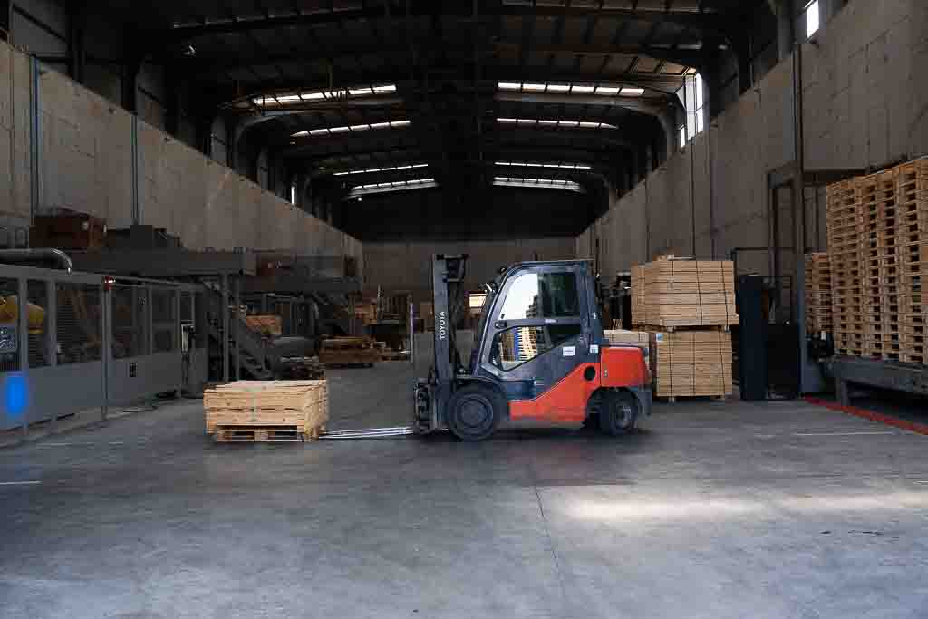 Humedad en palets de madera: qué pedir a tu proveedor